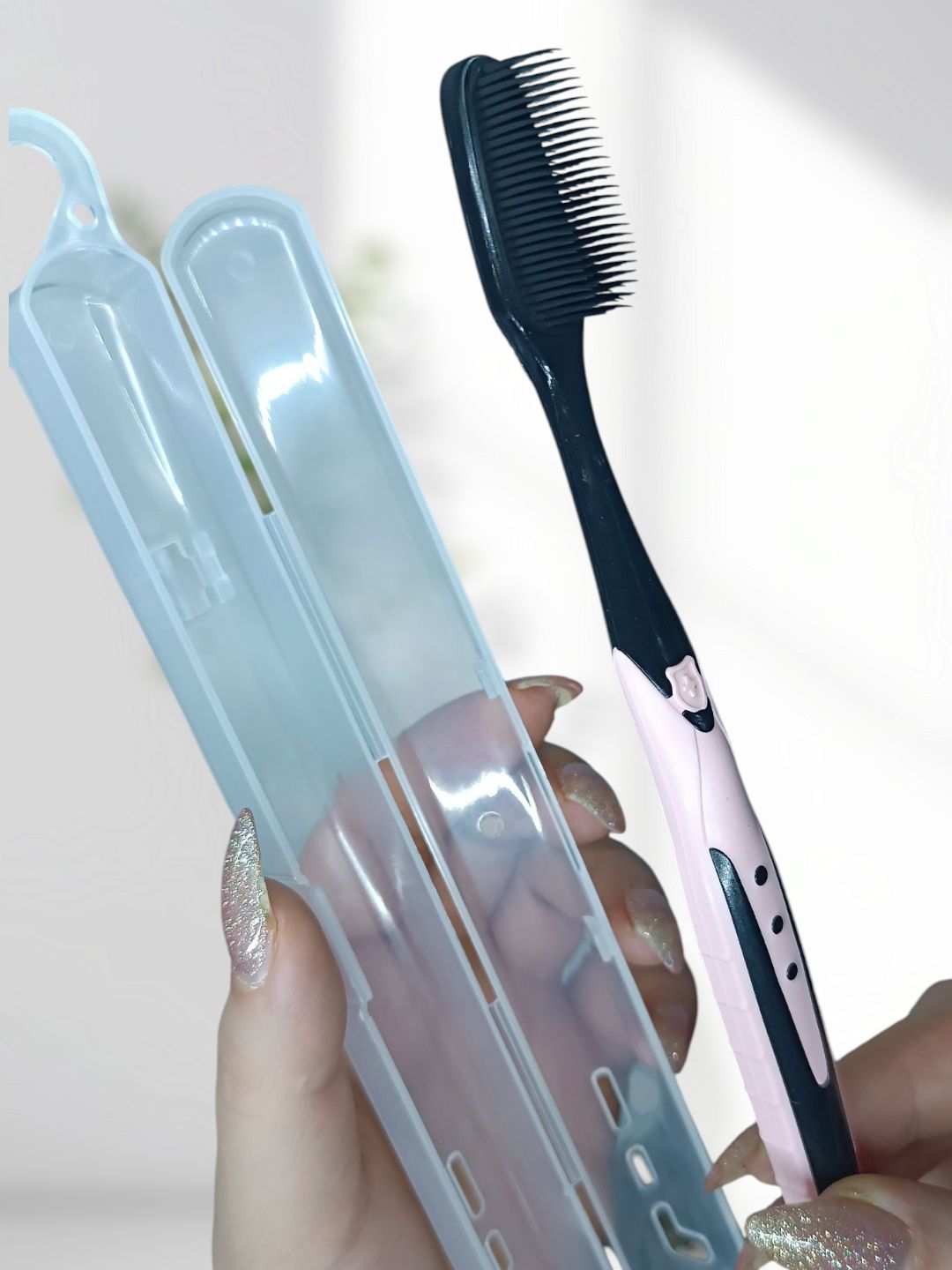 مسواک زغالی با برس نرم مناسب دندان های حساس و لثه های لطیف