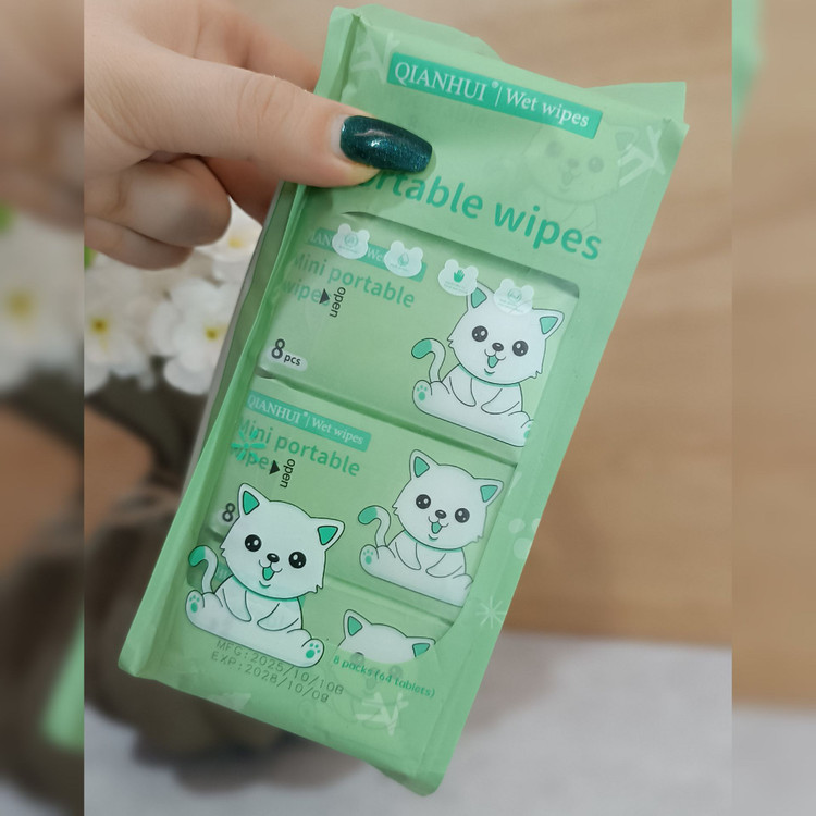 دستمال مرطوب مینی پک ۸ عددی QIANHUI" Wet wipes(داخل ۱ پک ۸دونه هست)