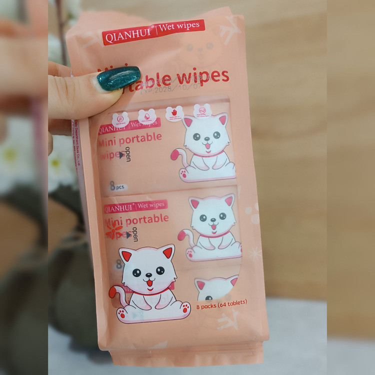 دستمال مرطوب مینی پک ۸ عددی QIANHUI" Wet wipes(داخل ۱ پک ۸دونه هست)