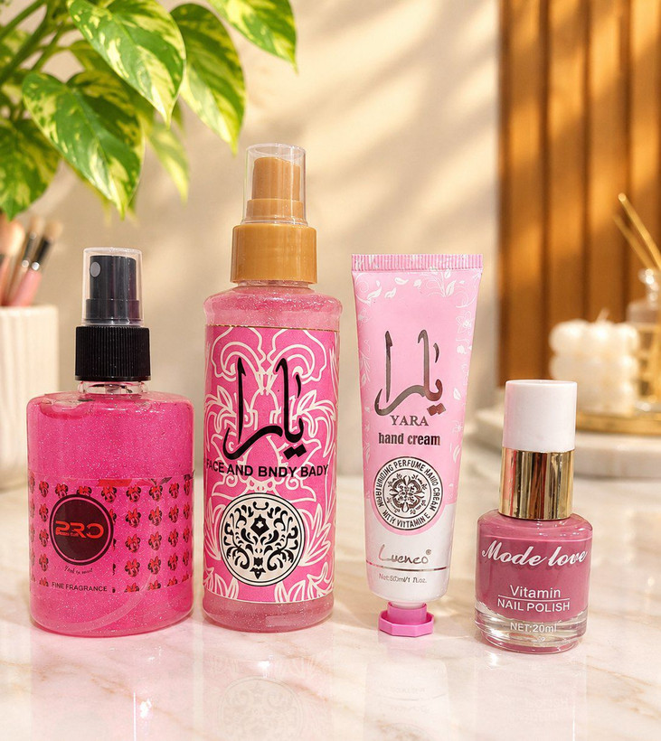 پک هدیه صورتی 4 عددی یارا شامل عطر مو بادی اسپلش کرم یارا و لاک ناخن (رنگ لاک به صورت رندوم ارسال میشه)